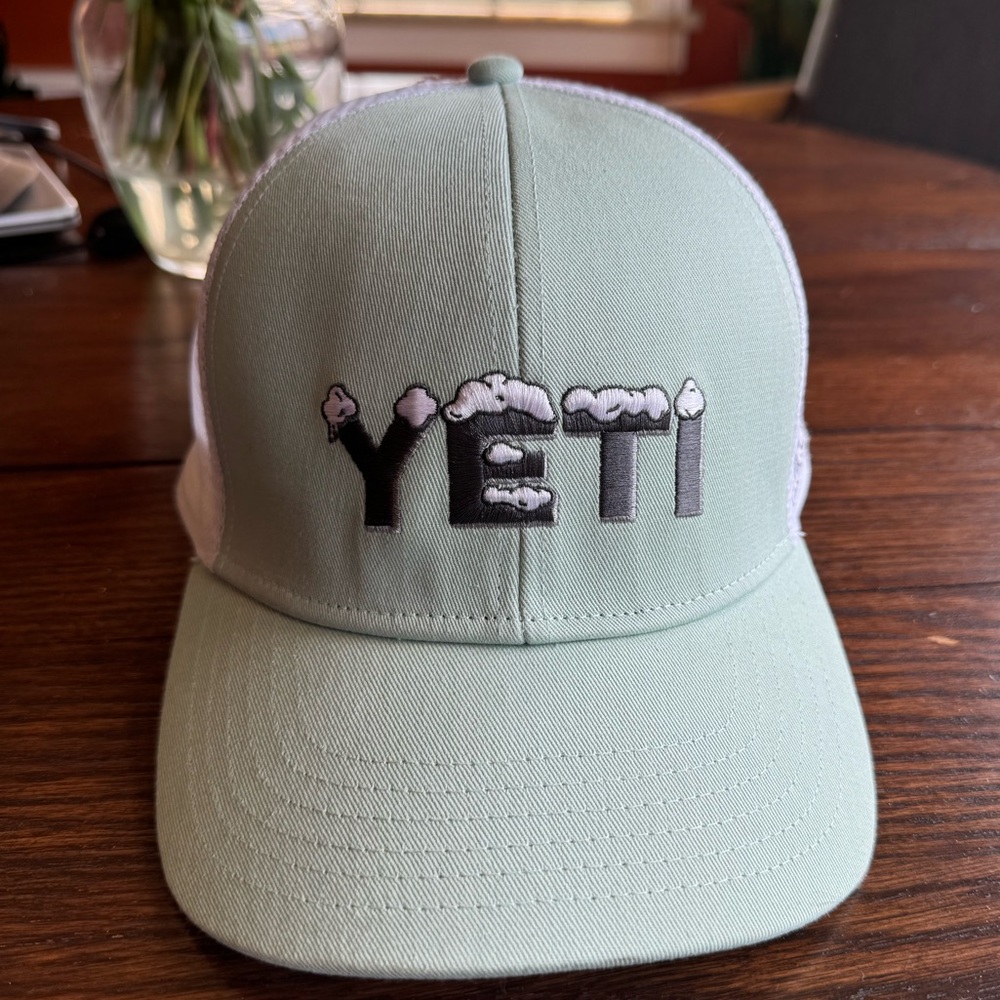 *NWOT* Yeti Teal Blue Mesh Trucker Hat